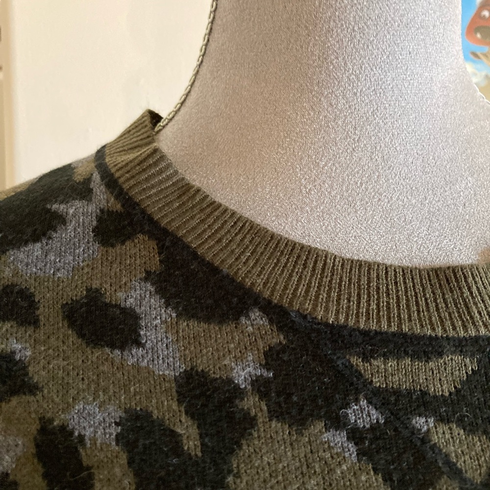 Anthropologie camo sweater, size extra small - Picture 2 of 8